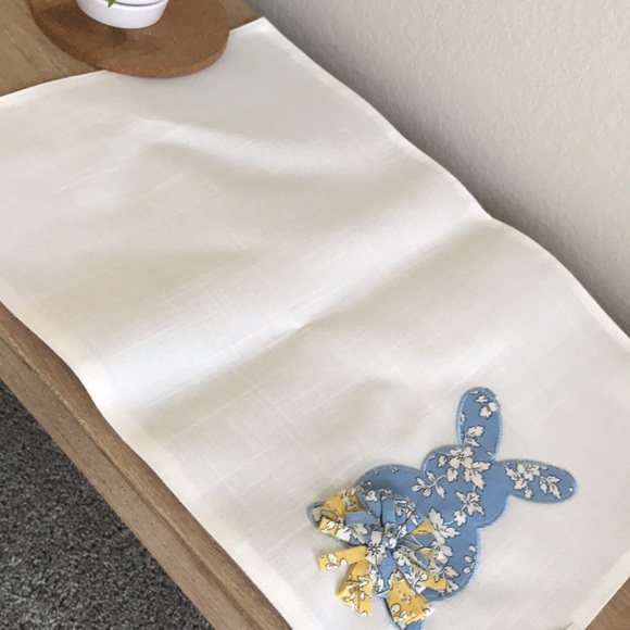 Homewear Easter bunny placemat. - Picture 3 of 5